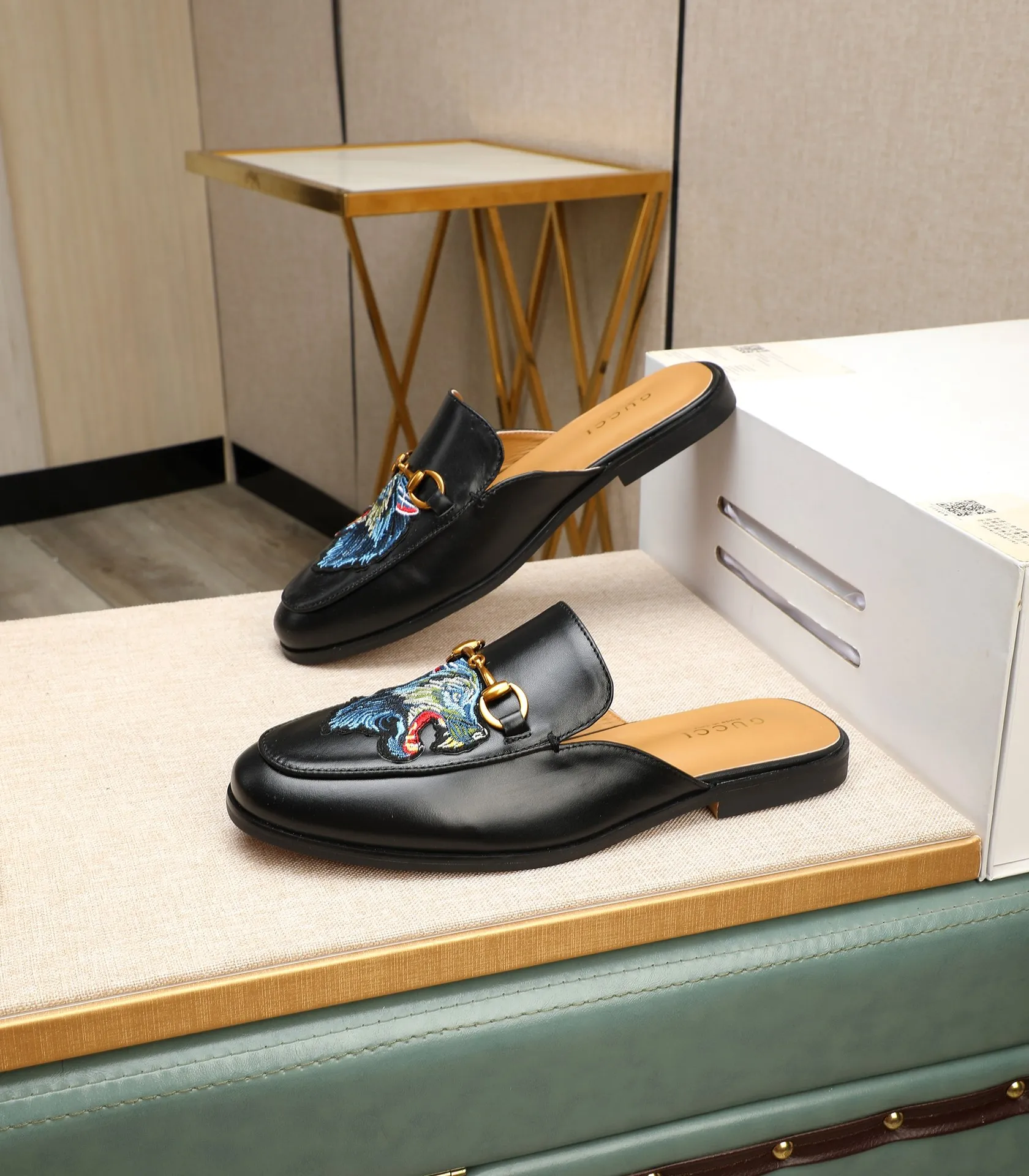 Men's clothing and shoes 💰380 (Gucci) The latest 🎁🎁 casual and fashionable men's shoes 👟 from the official website, hot style 💥 style is simple and elegant, exclusive for trendy men. Unique official website latest brand double G elements 👑 original Gucci decoration, fashionable and generous, original material original calfskin, ✅ fully imported first-layer pigskin lining, official website designated wear-resistant, lightweight original rubber casual outsole, counter classic model taken in kind, 38-44 black and white optional